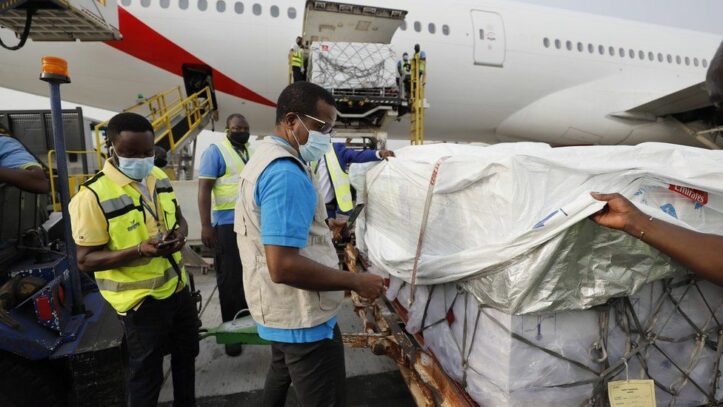 Ghana Yang Pertama Menerima Vaksin dari COVAX