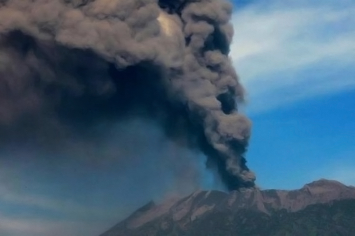 Akibat Sebaran Abu Vulkanik Gunung Raung, Bandara Banyuwangi Ditutup Sementara