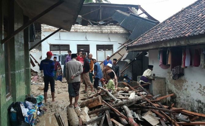 Akibat Longsor di Pamekasan, Lima Santri Putri Ponpes Annidhomiyah Meninggal Dunia