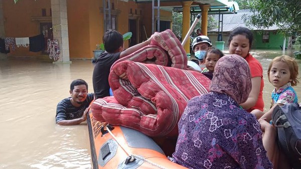 Tanggul Sungai Citarum Jebol, Belasan Ribu Warga Sudah Dievakuasi