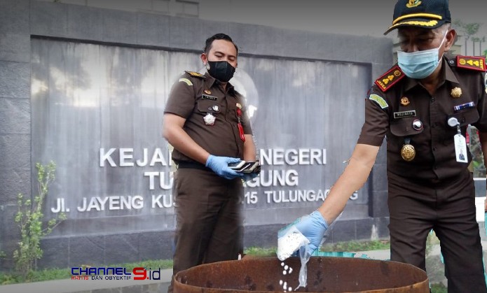 Kejari Tulungagung Musnahkan Barang Bukti kejahatan Senilai Ratusan Juta
