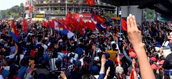 Penghormatan Demonstran Untuk Para Etnis Minoritas