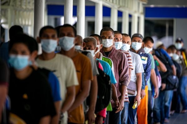 Disnakertrans Jatim Siapkan Karantina Bagi Pekerja Migran