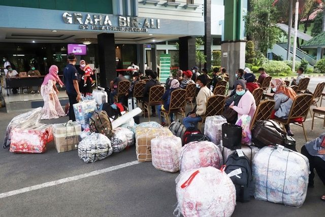 Terpapar Covid-19, 22 PMI Pekerja Migran Jatim Diisolasi di Asrama Haji