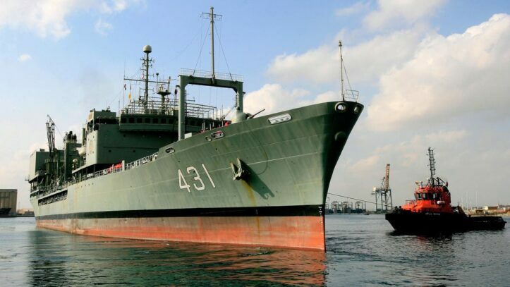 Kapal Angkatan Laut Iran Terbakar, Seluruh Awak Selamat
