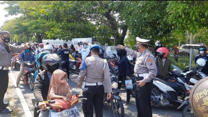 Antisipasi Covid-19, Warga Bangkalan Masuk Surabaya Harus Tes Swab