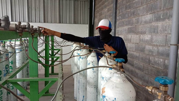 Imbas dari terus meningkatnya kasus Covid-19 di Malang raya turut berdampak dengan tingginya permintaan gas oksigen untuk pasien Covid-19 di tambah