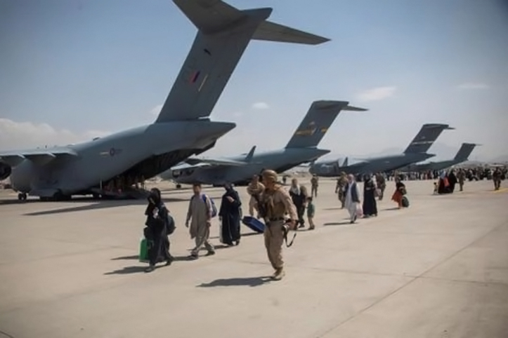 Inggris Berhasil Evakuasi 7,000 Orang dari Afghanistan
