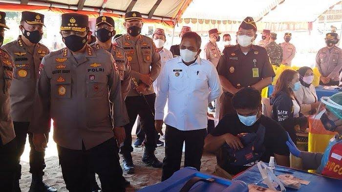 Pantau Vaksinasi Labuan Bajo, Wakapolri: Jangan Euforia, Tetap Taat Prokes