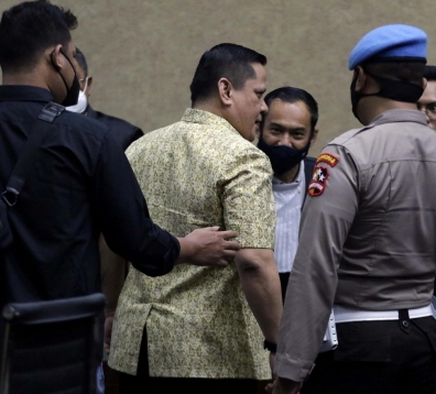 Sadis! Selain Memukul, Irjen Napoleon Melumuri Wajah dan Tubuh M Kece dengan Kotoran Manusia