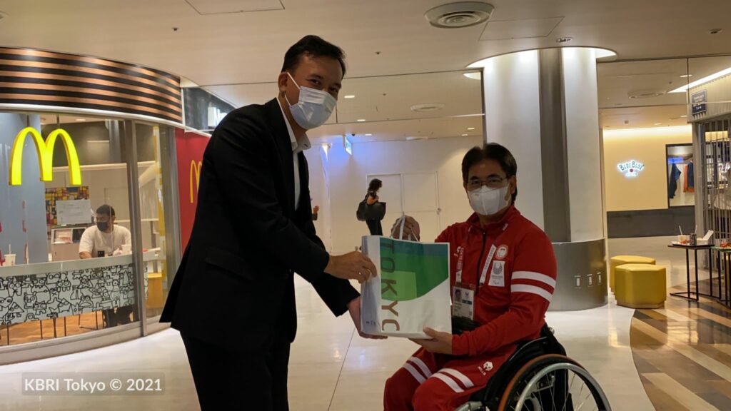 KBRI Tokyo melepas kepulangan Kontingen Paralimpiade Indonesia kloter 2 di Bandara Narita Jepang Rabu (1/9). Foto KBRI Tokyo