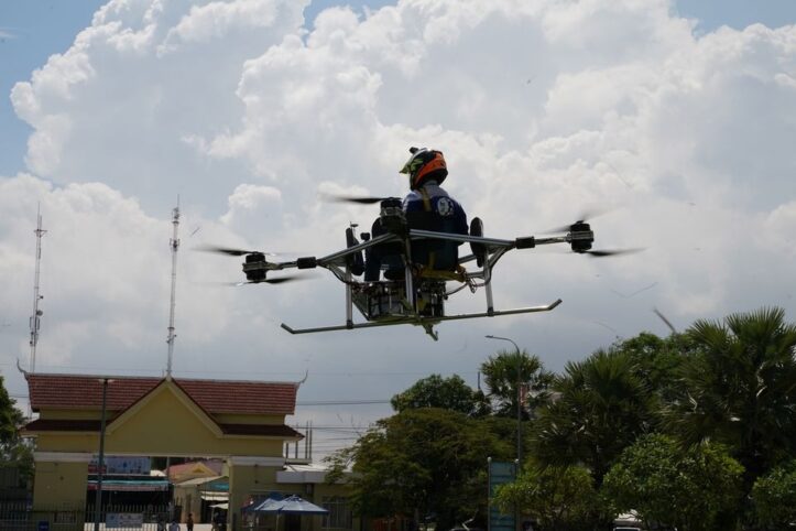 Mahasiswa Kamboja Rancang Drone yang Dapat Mengakut Orang