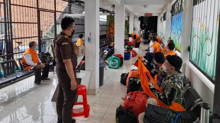 Kasus Suap Bupati Probolinggo, 14 Kades Tahanan KPK Dititipkan ke Rutan Kejati Jatim