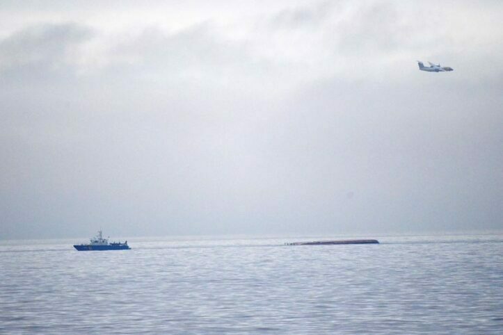Dua Kapal Kargo Saling Menabrak di Laut Baltik, Satu Kapal Terbalik
