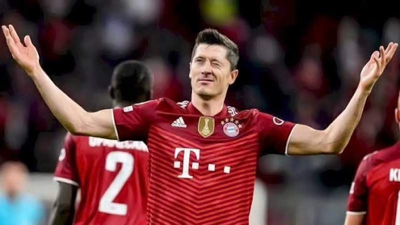 Kalahkan Messi dan Salah, Lewandowski Raih Penghargaan Pemain Terbaik FIFA 2021