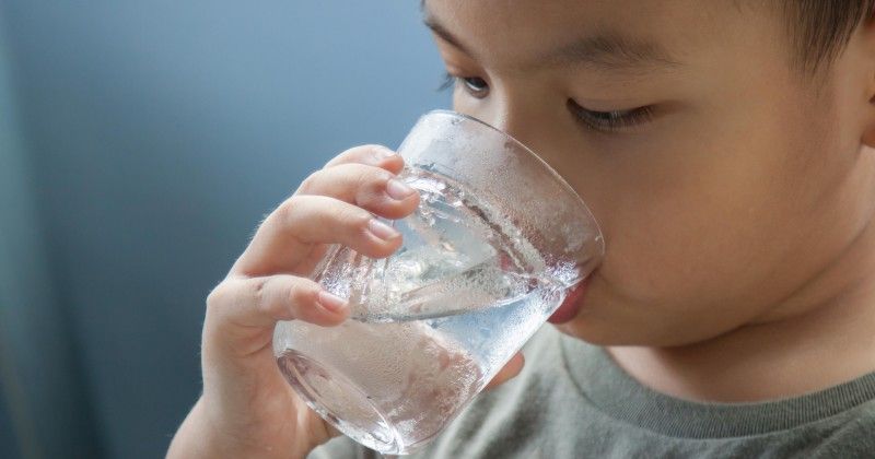Suka Minum Air Dingin? Hati-hati, Kamu Bisa Mengalami Risiko Ini