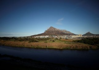 Suku Asli Afrika Selatan Tolak Pembangunan Gedung Amazon
