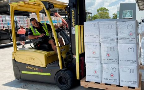 Pesawat Bantuan Selandia Baru Tiba di Tonga