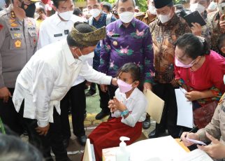 Mendagri Meninjau Pelaksanaan Vaksinasi Anak di Pekanbaru