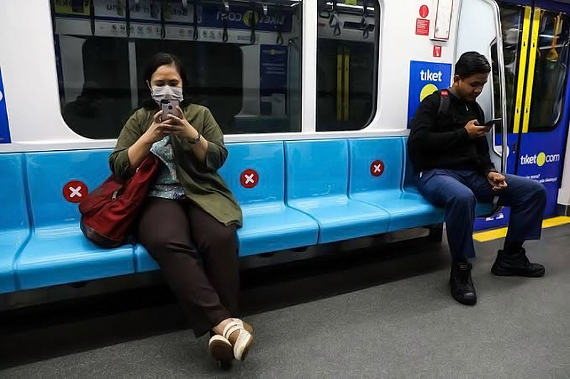 Penumpang transportasi umum naik di April 2025