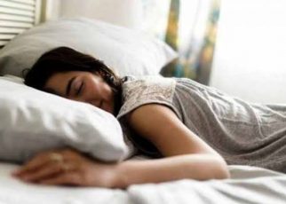 Sering Ketiduran Sambil Tengkurap? Waspadai Masalah Ini