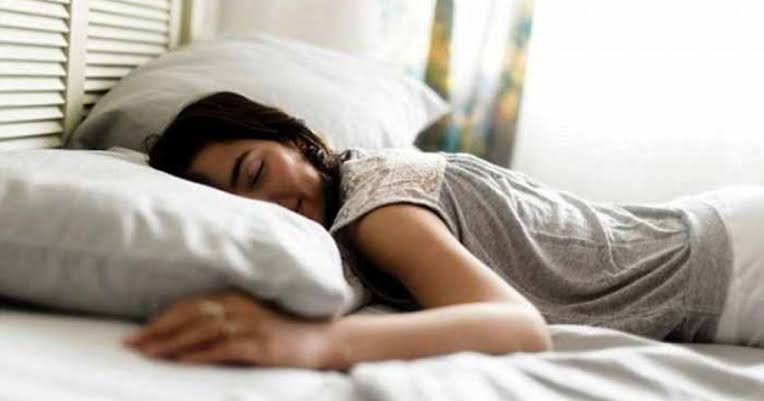 Sering Ketiduran Sambil Tengkurap? Waspadai Masalah Ini