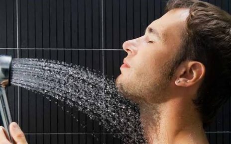 Badan Masih Keringatan, Bolehkah Langsung Mandi?