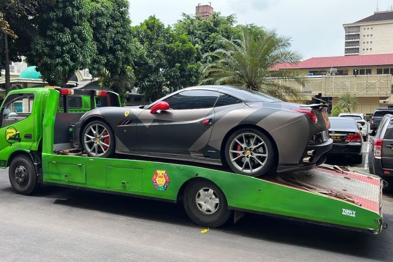 enyidik Sita Mobil Ferrari California Milik Indra Kenz Senilai Rp 3,5 M