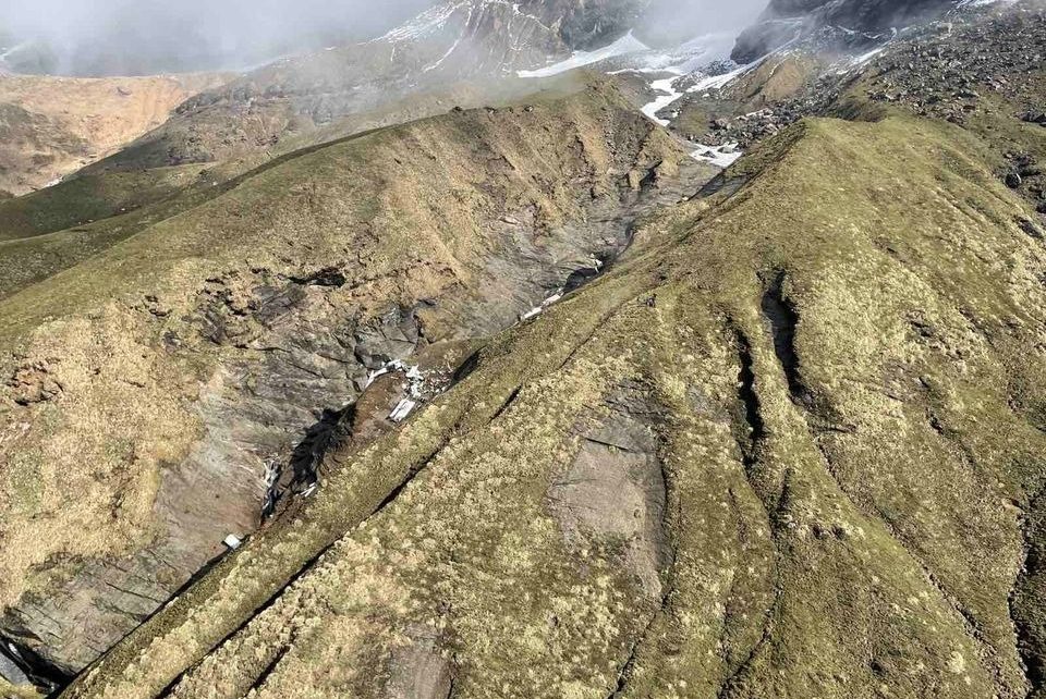 Pesawat Nepal Jatuh di Pegunungan Himalaya, 14 Orang Ditemukan Meninggal