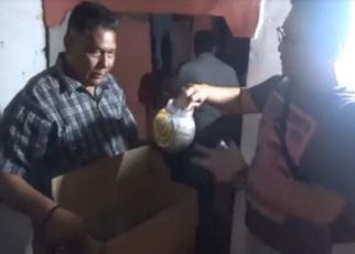Di Tengah Gelap, Perwira Polri Pimpin Pasukan Bersenjata Gerebek 3 Rumah di Medan