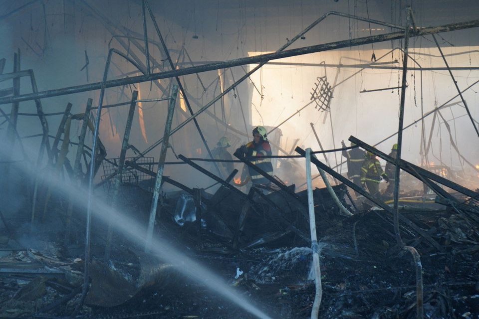 Rudal Rusia Sebabkan Kebakaran, 16 Warga Dilaporkan Meninggal
