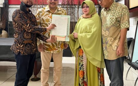 Lunas, BTN Serahkan Sertifikat Rumah Satrio Arismunandar