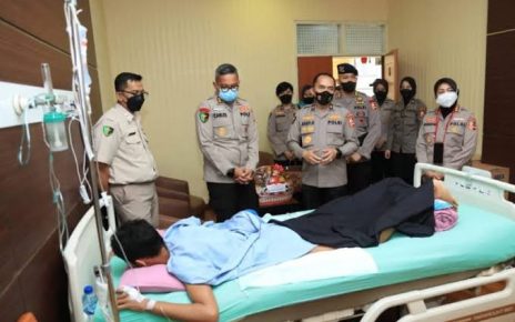 Polri Anjangsana ke Sejumlah Mantan Kapolri Hingga yang Sakit