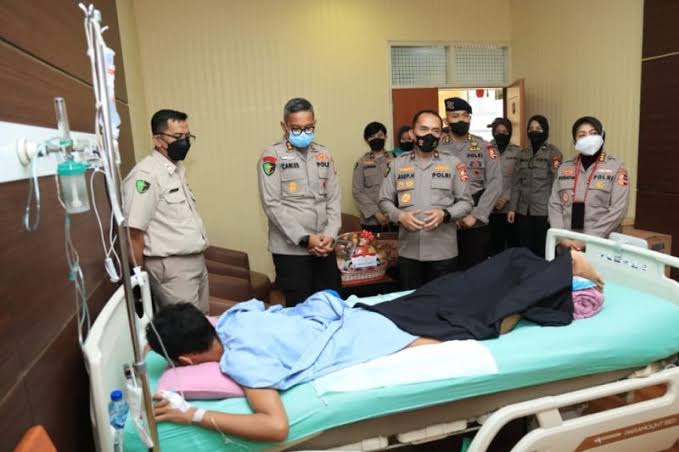 Polri Anjangsana ke Sejumlah Mantan Kapolri Hingga yang Sakit