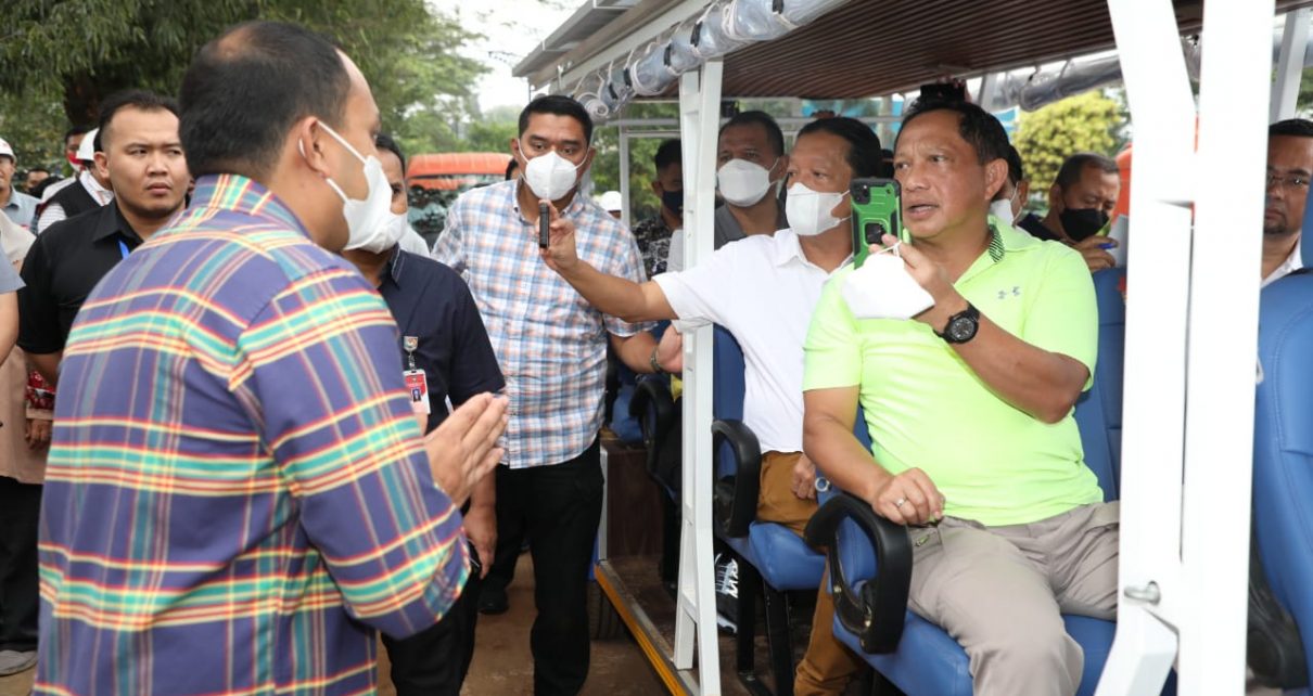 Mendagri dan Mensesneg Tinjau Area Revitalisasi TMII