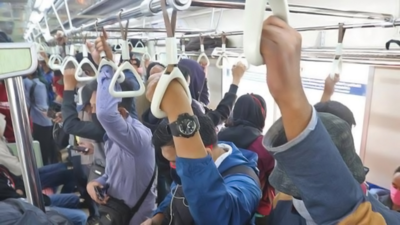 Tips Atasi Nyeri Otot dan Sendi Akibat Sering Naik Tranportasi Publik