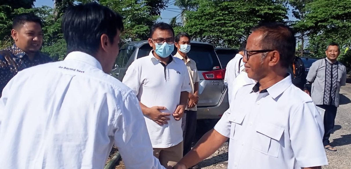 Ini Momen Khilmi Bagikan Hewan Kurban Di Gresik dan Lamongan