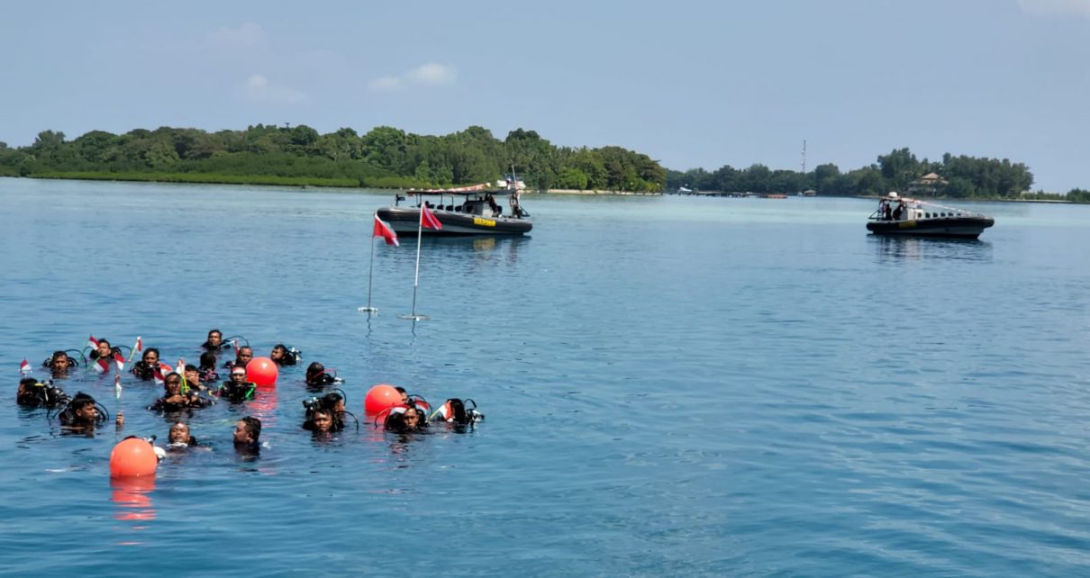 TNI AL Kibarkan Bendera Bawah Laut Dari Sabang Hingga Pulau Rote