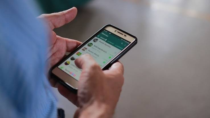 Kini pengguna WhatsApp memiliki kesempatan lebih panjang untuk menghapus pesan yang telanjur dikirim, dilansir dari The Verge (9/8). WhatsApp mengumumkan