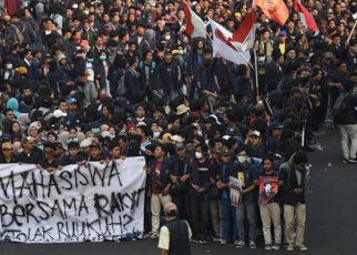 Bagaimana Massa Politik Bisa Jatuhkan Presiden
