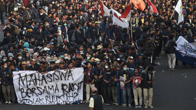 Bagaimana Massa Politik Bisa Jatuhkan Presiden