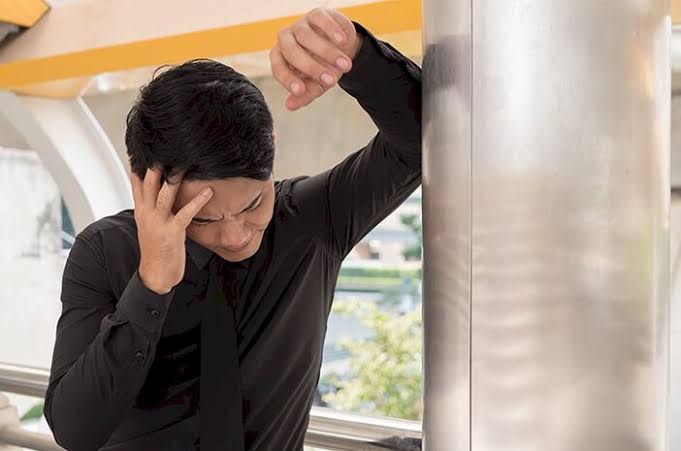 Sering Pusing Setelah Beranjak dari Duduk dan Berbaring? Berikut Ini Penyebabnya