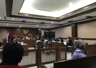 Saksi : Harga Bobot Tidak Mencerminkan Harga Riil Cetak e-KTP , Apa Maksudnya?