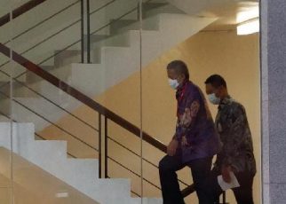 Didampingi Empat Orang, Hakim Agung Sudrajad Dimyati Tiba di KPK