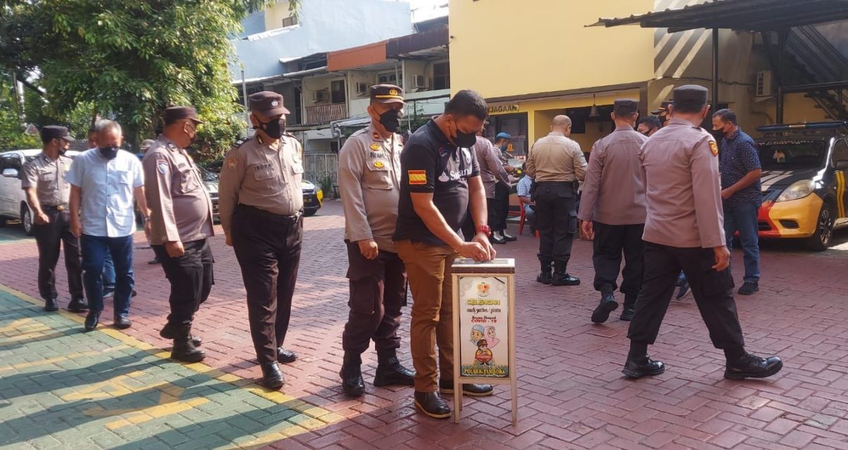 Polisi Peduli, Polsek Tambora Buat Celengan Anak Yatim-Piatu Terdampak COVID-19