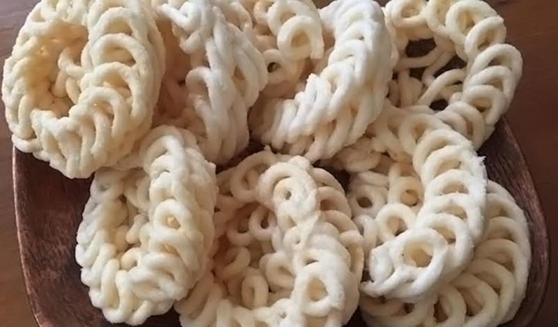 Hobi Makan Kerupuk Ternyata Berbahaya Bagi Kesehatan, Lo!