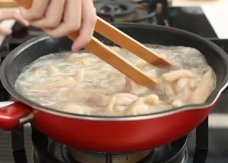 Nggak Harus Dihindari, Kulit Ayam Ternyata Punya Manfaat Ini