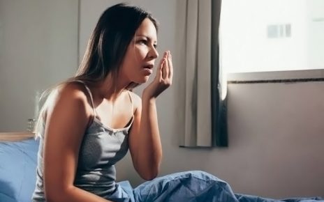Kenapa Mulut Kita Bau Setelah Bangun Tidur di Pagi Hari?