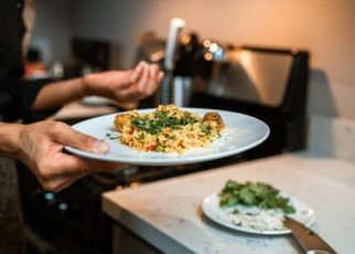 Jangan Lewati Makan Malam, Perhatikan Kaidahnya Berikut Ini