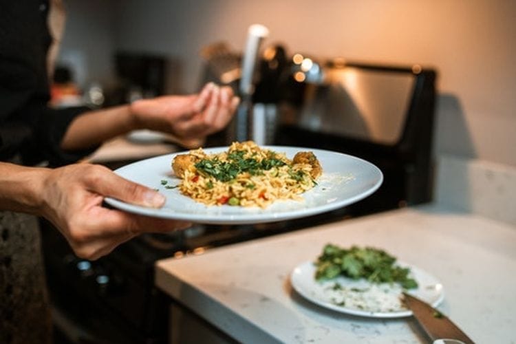 Jangan Lewati Makan Malam, Perhatikan Kaidahnya Berikut Ini